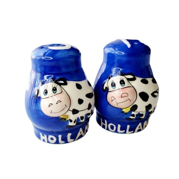 Painted 3D Cow 2" Ceramic Blue Salt Pepper Shaker Granny Core Cottage Core - Picture 1 of 9